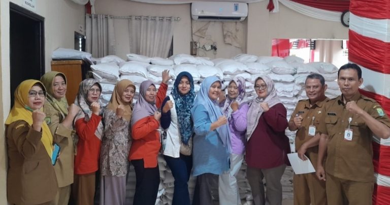1.036 KPM Parung Serab Terima Bantuan Beras Pemerintah, Antusias Sambut Bantuan Untuk Kebutuhan Pangan.