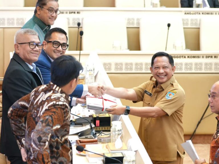 Info Terkini: Pemerintah Setujui Pembahasan Lanjutan 15 RUU Kabupaten/Kota di Kalbar, Kalteng, dan Kalsel yang Harus Anda Ketahui